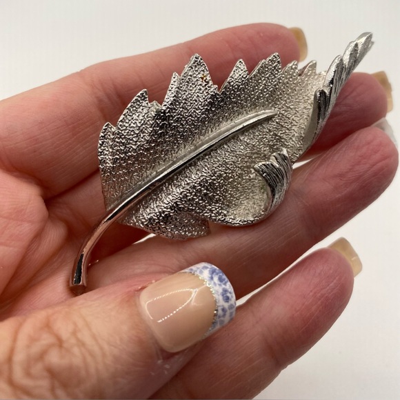 Coro Textured Silver Tone Curled Leaf Brooch Signed  Vintage - Picture 4 of 6